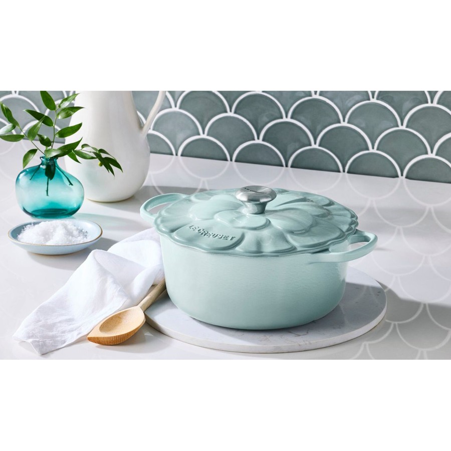 additioanl image for  Le Creuset Petal Rd. Cass Sea Salt 26 cm 
