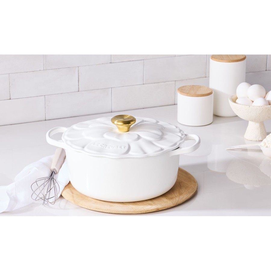 additioanl image for  Le Creuset Petal Round Cass. White 26 cm 