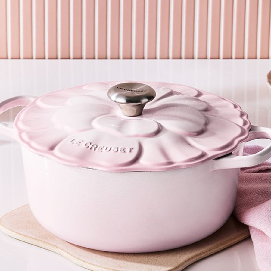 additioanl image for  Le Creuset Petal Round Cass S/Pink 26 cm 