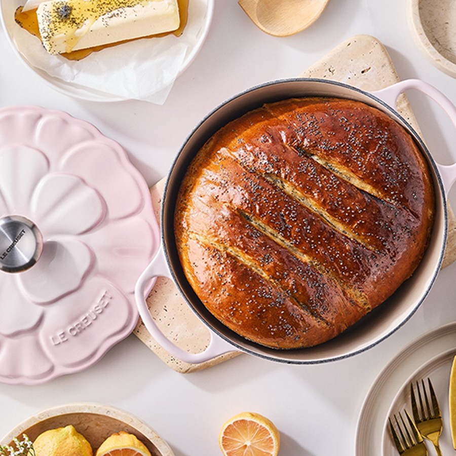 additioanl image for  Le Creuset Petal Round Cass S/Pink 26 cm 