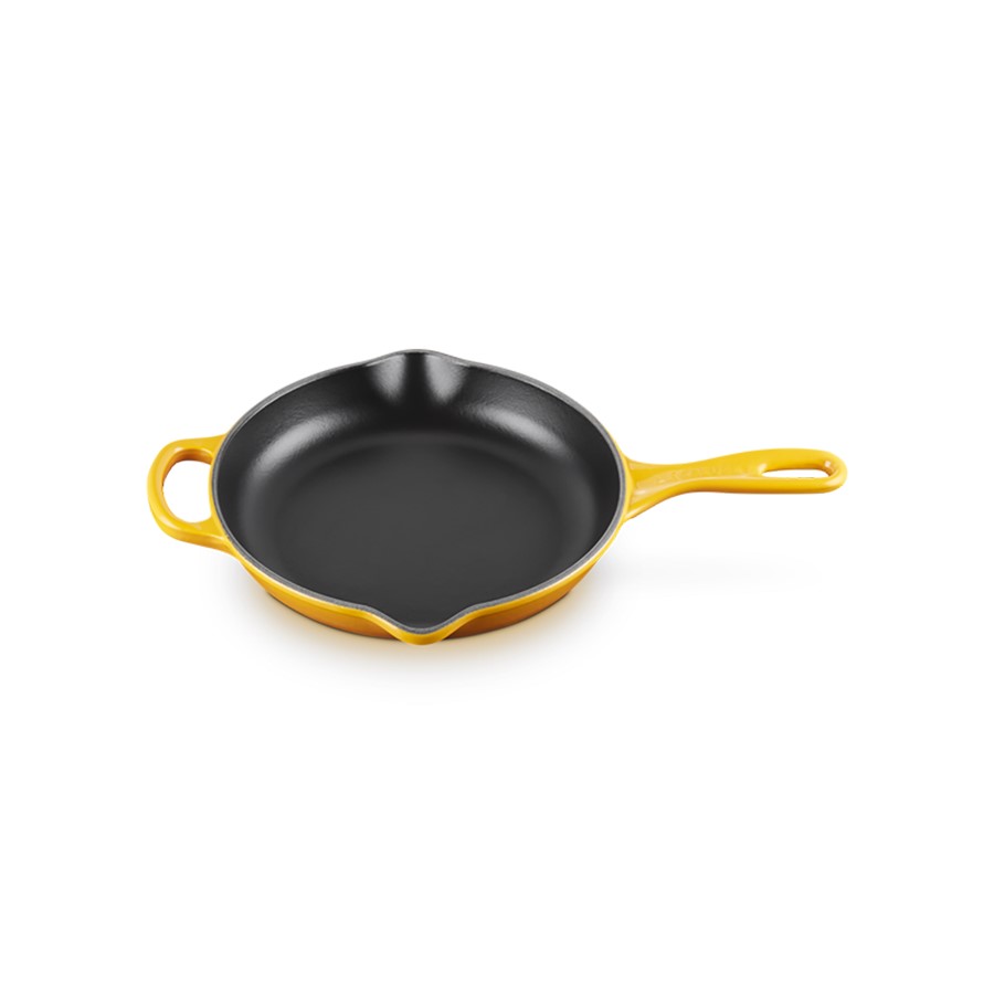 additioanl image for  Le Creuset Round Skillet Nectar 23 cm 